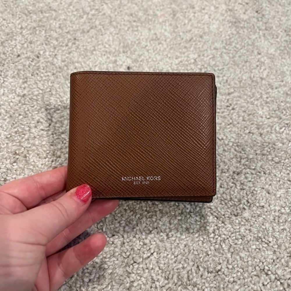 Michael Kors Harrison Slim Billfold Folding Leather Wallet in‎ Brown
